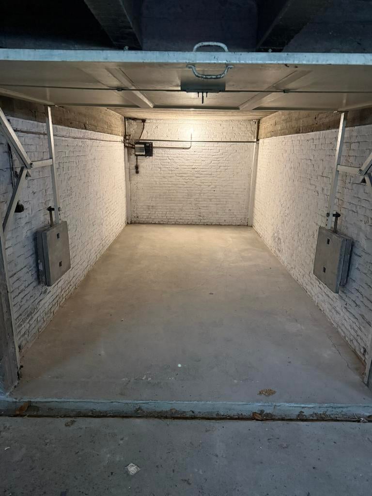 2 GARAGES BOX à Louer, avenue des Ormeaux à 1180 Uccle