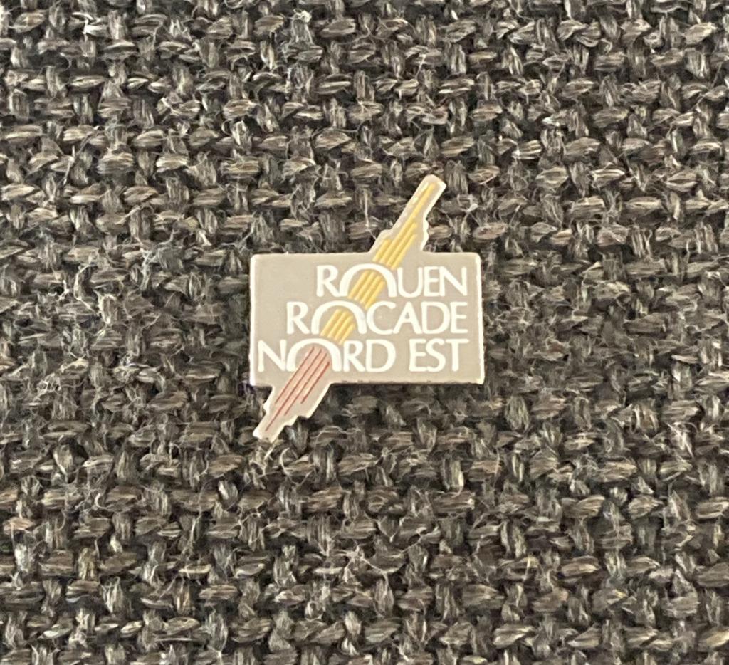 PIN - ROUEN - ROCADE - NORD EST - FRANCE - FRANKRIJK, Envoi, Utilisé, Ville ou Campagne, Insigne ou Pin's