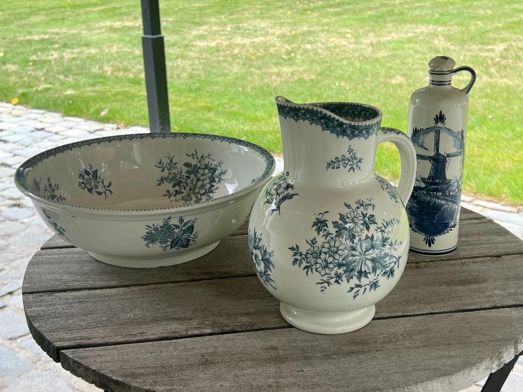 Delfts Blauw waskom, waterkan en jeneverfles, Ophalen