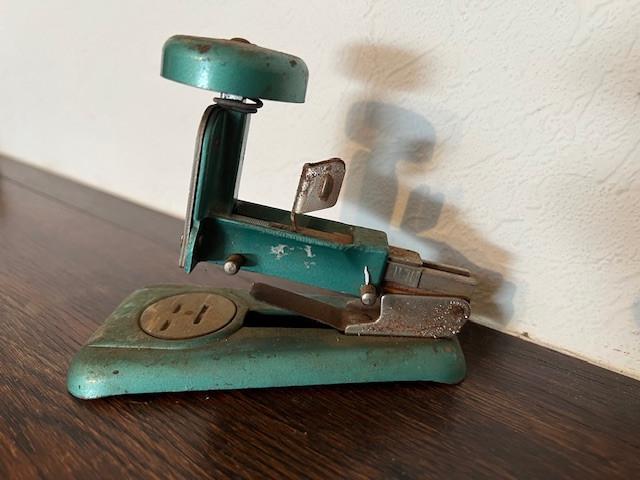 Agrafeuse française vintage de Jakyneuf 60, Antiquités & Art, Enlèvement