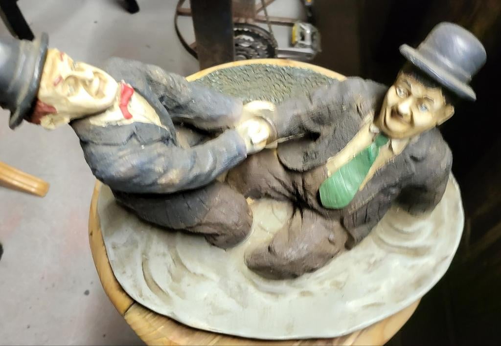 Beeld Laurel & Hardy in moeras, Verzamelen, Beelden en Beeldjes, Zo goed als nieuw, Ophalen of Verzenden