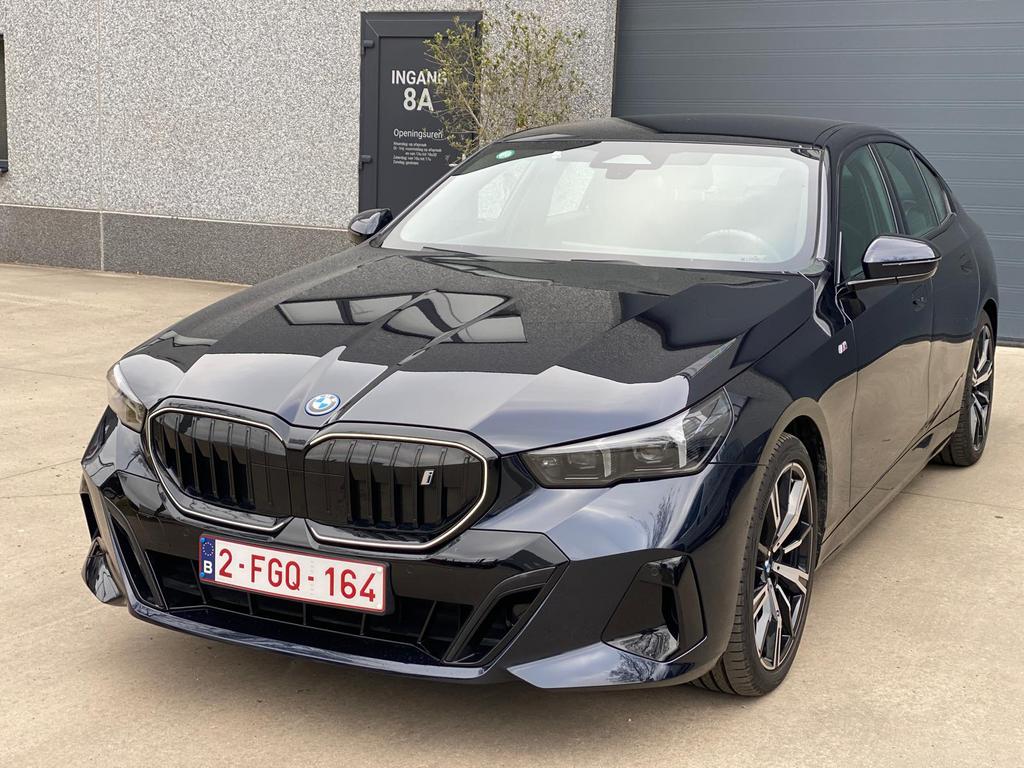 I 5 e40 Noir carbone, Autos, Cuir et Alcantara, 340 kW, I5, Berline