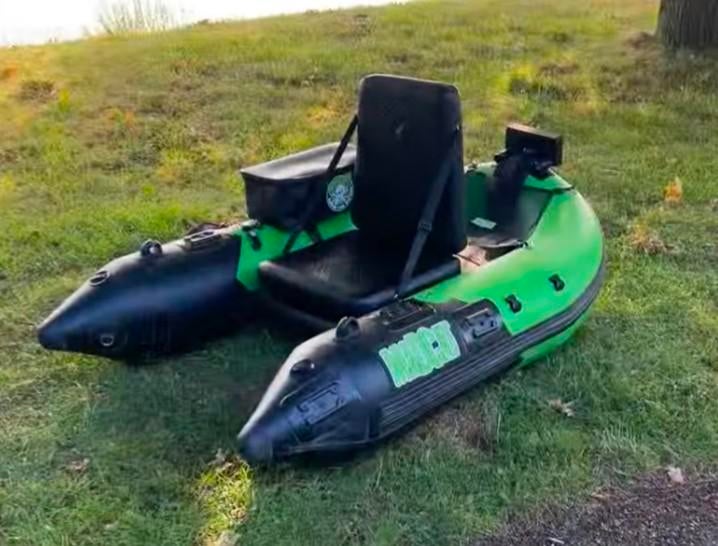 Bellyboat madcat 170 met motorsteun en extra's, Watersport en Boten, Hengelsport | Roofvissen, Ophalen