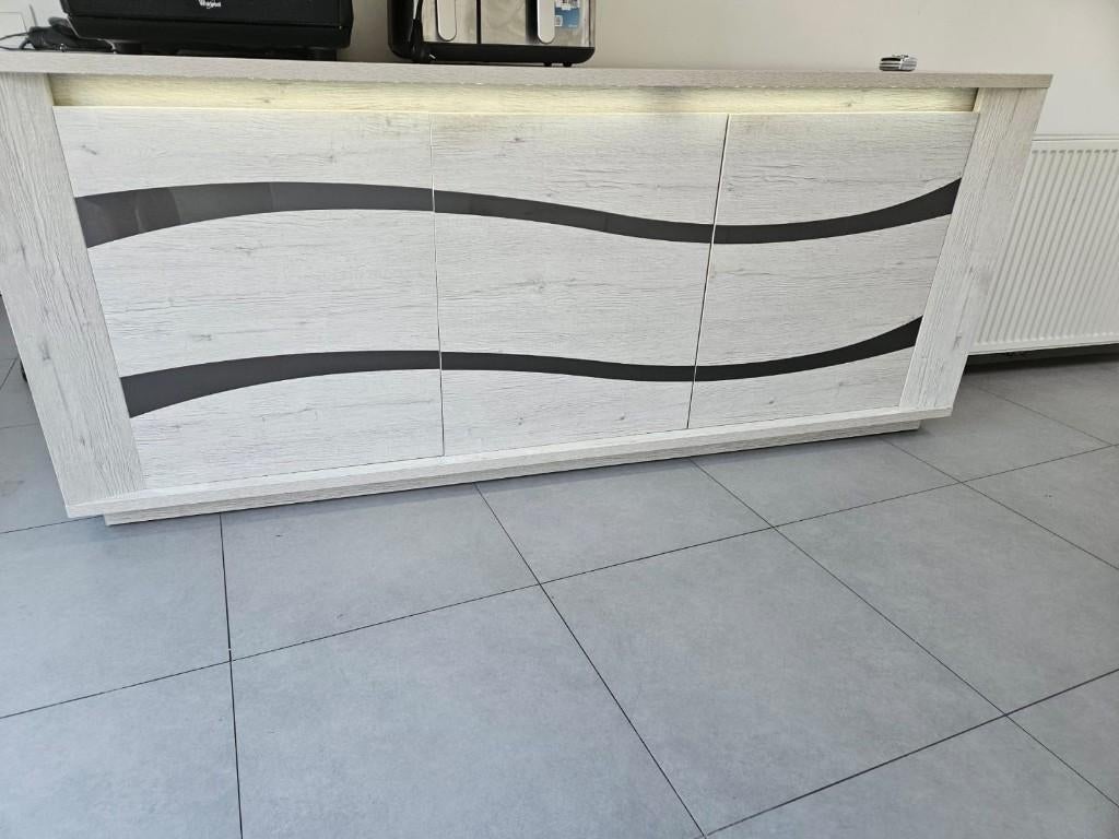 Te koop dressoir en vitrine kast met led verlichting, Enlèvement, Utilisé, Avec tablette(s)