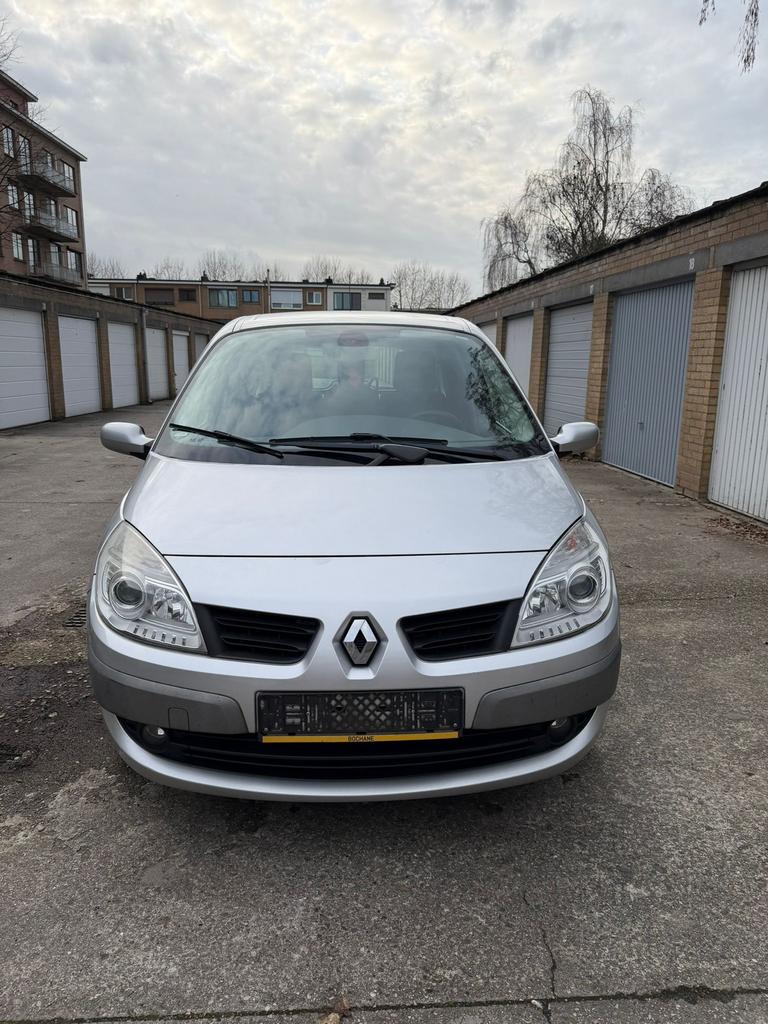 ESENCE AUTOMATIQUE APPROUVÉE POUR LA VENTE SANS COMMENTAIRES, 82 kW, Noir, Automatique, Particulier