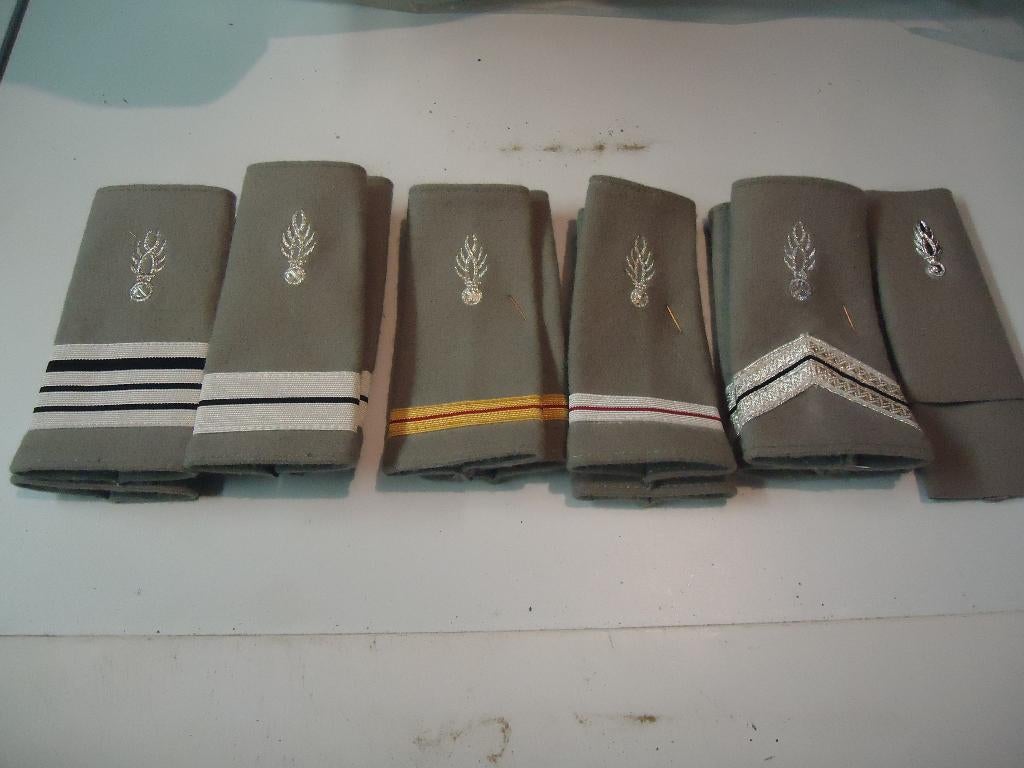 lot grades gd gris, Collections, Enlèvement ou Envoi, Gendarmerie, Emblème ou Badge