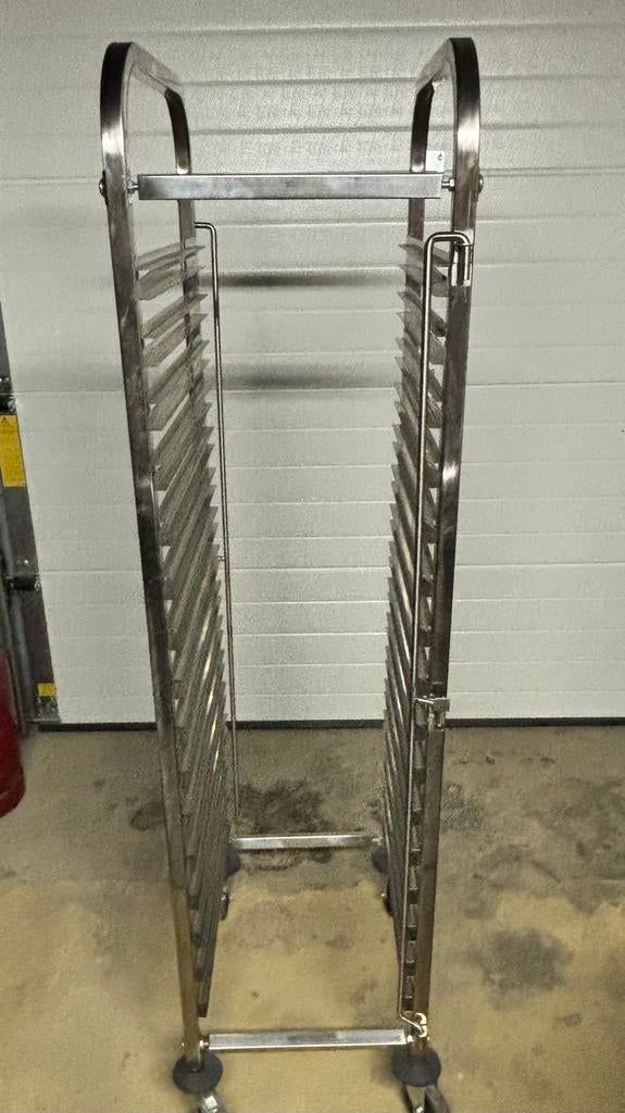 Chariot à plateaux, Ophalen, Zo goed als nieuw