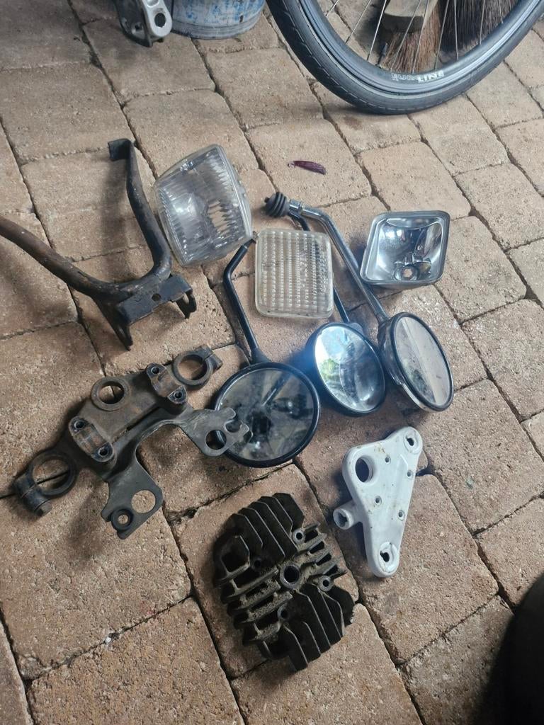 Lot de pièces pour cyclomoteurs, Enlèvement