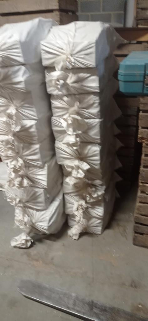 Brandhout eik droog voor barbecue 7€ per zak, Enlèvement