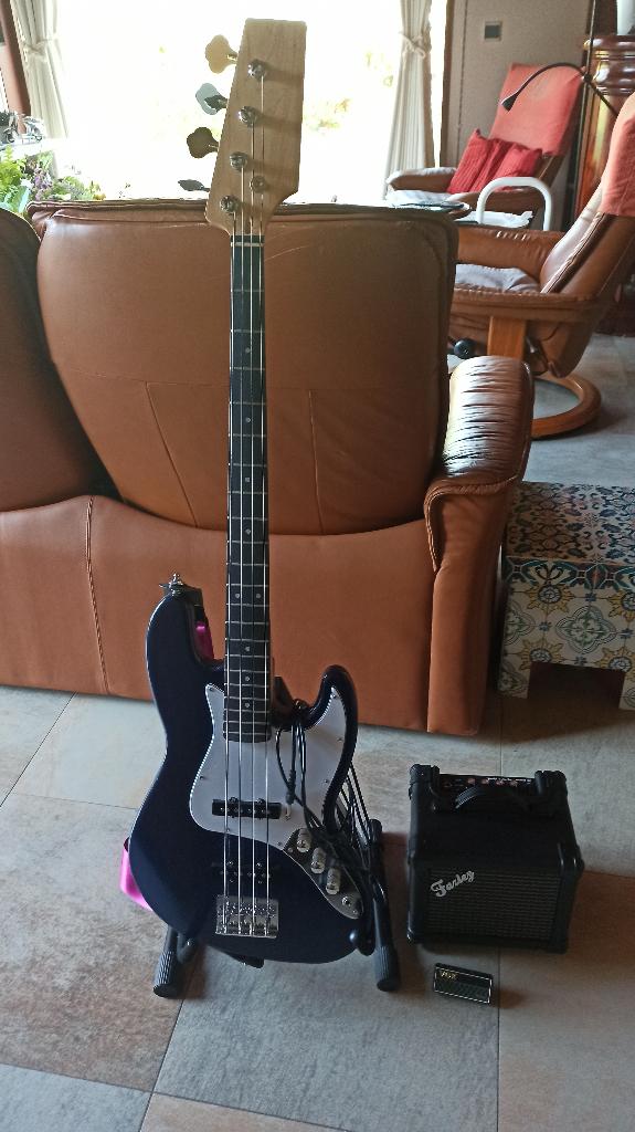 Basgitaar met versterker(s), Muziek en Instrumenten, Ophalen, Zo goed als nieuw, Basgitaar, Minder dan 50 watt