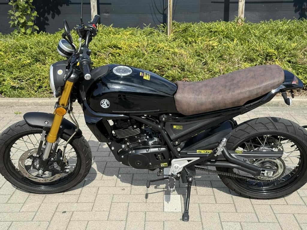 West Import Café Racer 125cc - 2024 – ±1270 km, Motos, Motos | Marques Autre, Particulier, Naked bike, jusqu'à 11 kW, 1 cylindre
