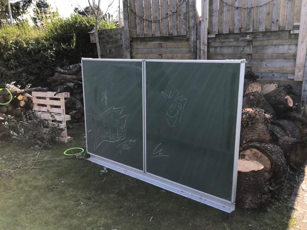Uitplooibaar schoolbord (krijt), Enlèvement, Utilisé, Tableau noir