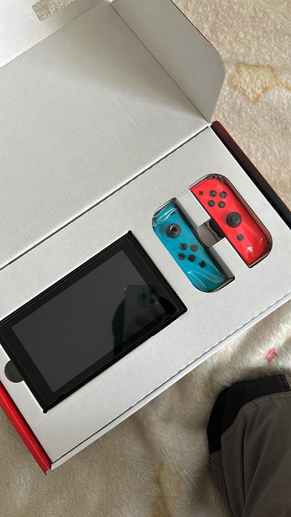 Switch, Consoles de jeu & Jeux vidéo, Consoles de jeu | Nintendo Switch, Enlèvement, Comme neuf