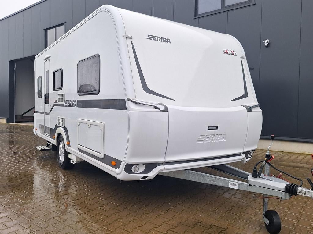 Eriba 480 Nova Zeer Luxe en Chique - Incl Mover 2021 Topper, Particulier, Eriba, 2 aparte bedden