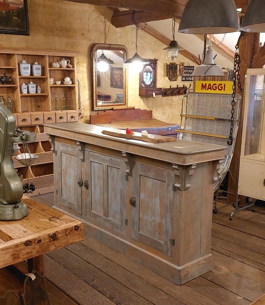 Oude houten toonbank met 3 deurtjes aan de voorzijde, Ophalen