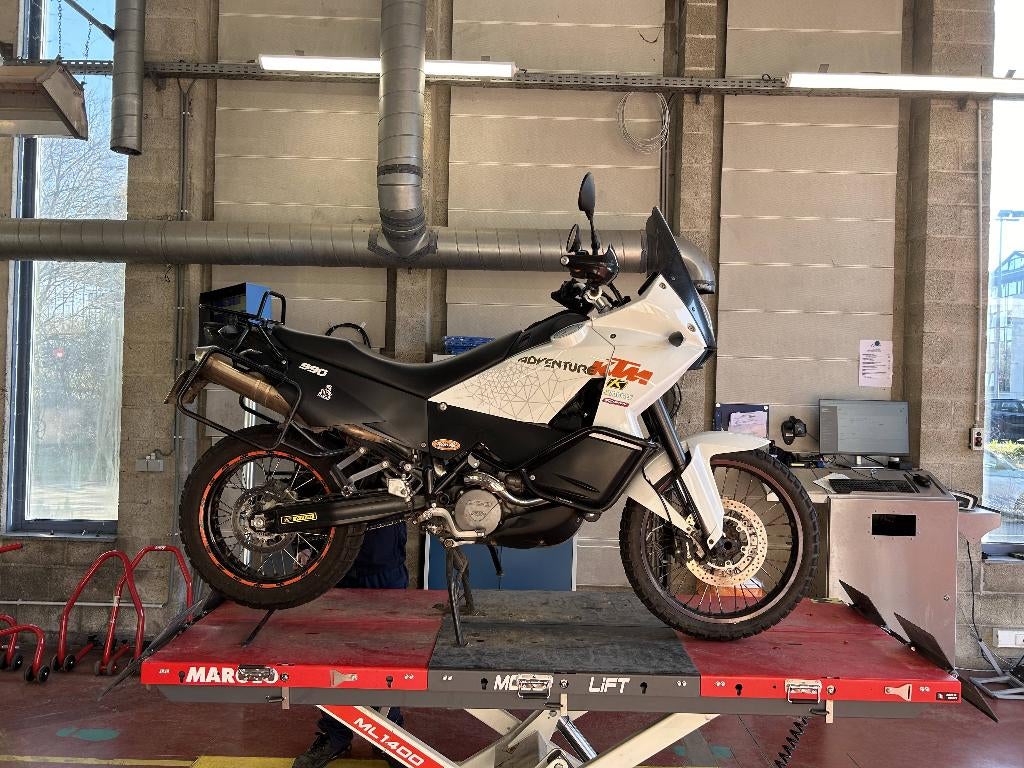 KTM 990 Adventure – 2010, Motos, Motos | KTM, Particulier, Enduro, plus de 35 kW, 2 cylindres, Permis Moto A, ABS, Enlèvement