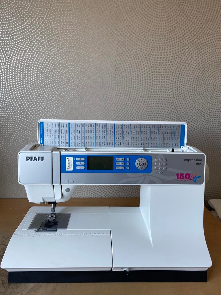 MACHINE À COUDRE PFAFF EXPRESSION 150  DOUBLE TRANSPORT IDT, Hobby & Loisirs créatifs, Machines à coudre & Accessoires, Comme neuf