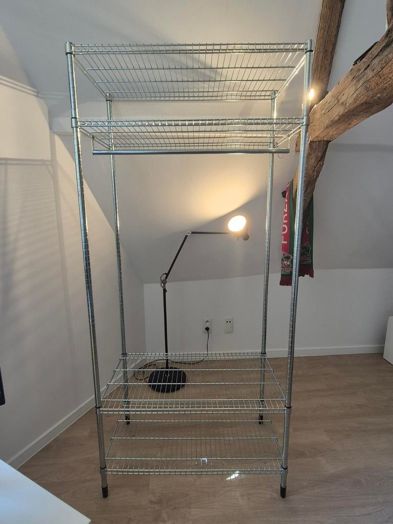 IKEA Omar Rek met kledingroede, Enlèvement