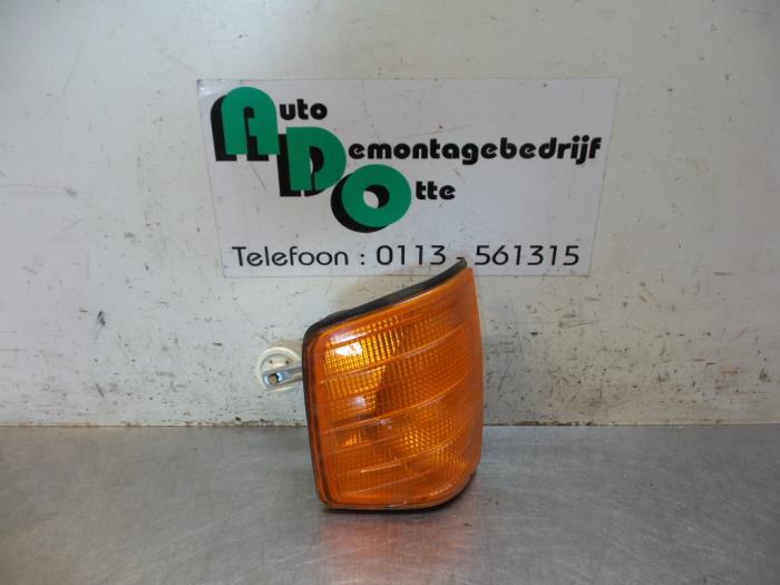 Feu clignotant gauche d'un Mercedes 190E/D, -, 3 mois de garantie, Utilisé, -