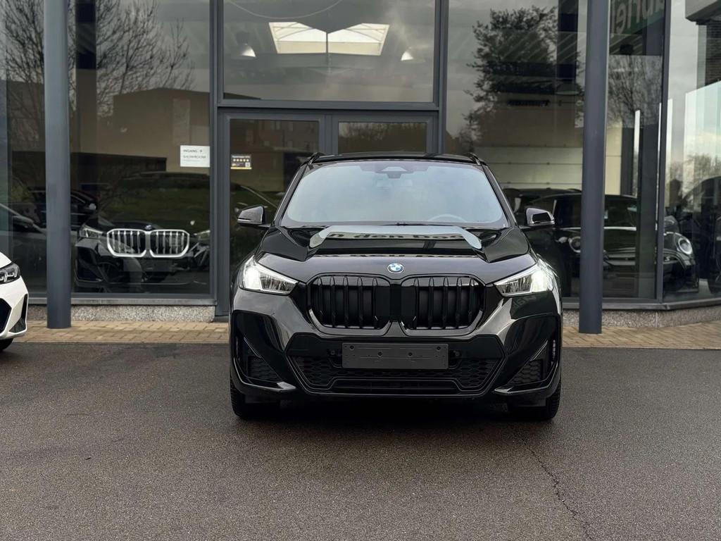 BMW X1 sDrive18i M Sport / PANODAK / TREKHAAK / DODE HOEK, Gebruikt, 136 pk, Zwart, Leder