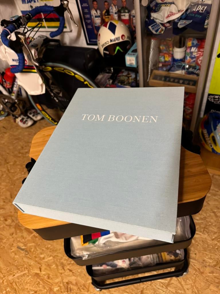 Tom Boonen het officiele huldeboek, Fietsen en Brommers, Ophalen of Verzenden, Zo goed als nieuw