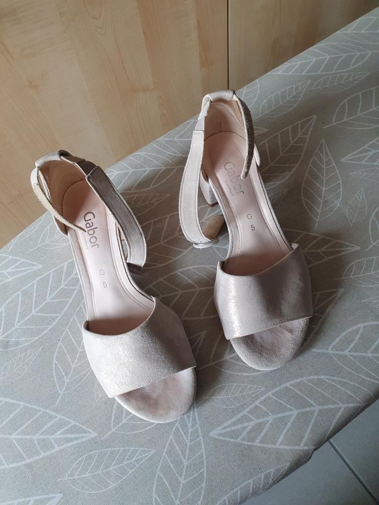 Chaussures, Enlèvement