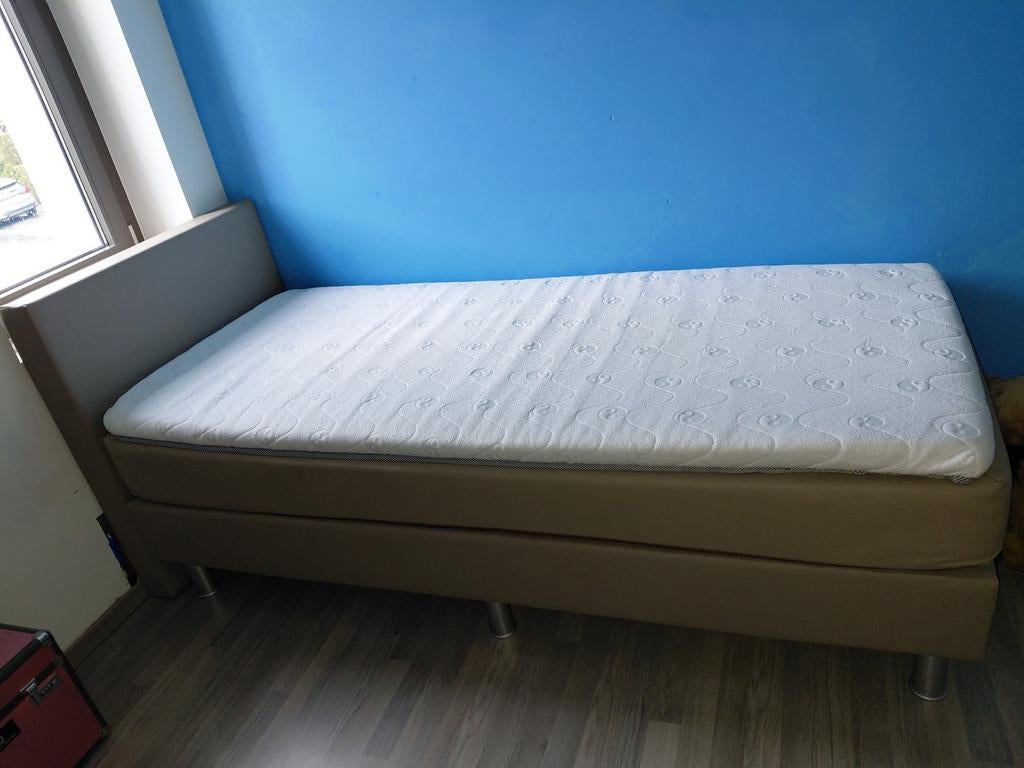 Boxspring 90x200 + matras + topdekmatras DRINGEND, Ophalen