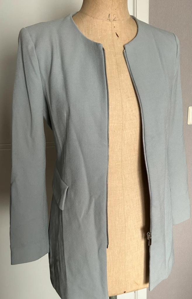 Lichtblauwe jas van Zara, Envoi