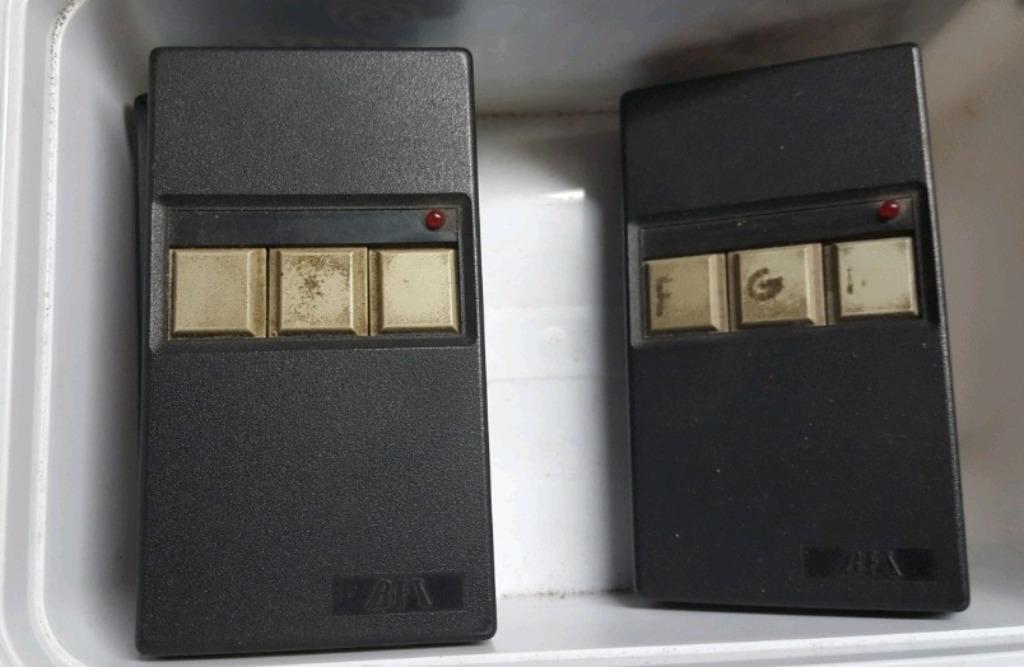 defecte BFT bediening met werkende 3 afstandbedieningen voor, Enlèvement ou Envoi, Utilisé, Porte de garage