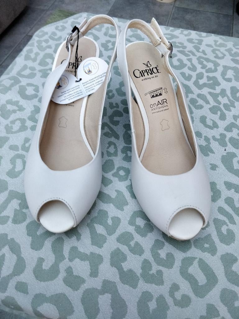 'Nieuwe witte pumps in leder maat 38, Pumps, Wit, Nieuw, Ophalen of Verzenden