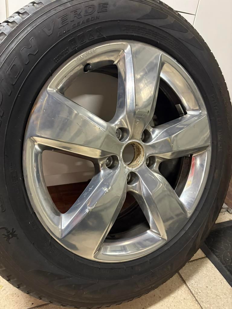 Volkswagen amarok, Ophalen, All Season, Band(en)