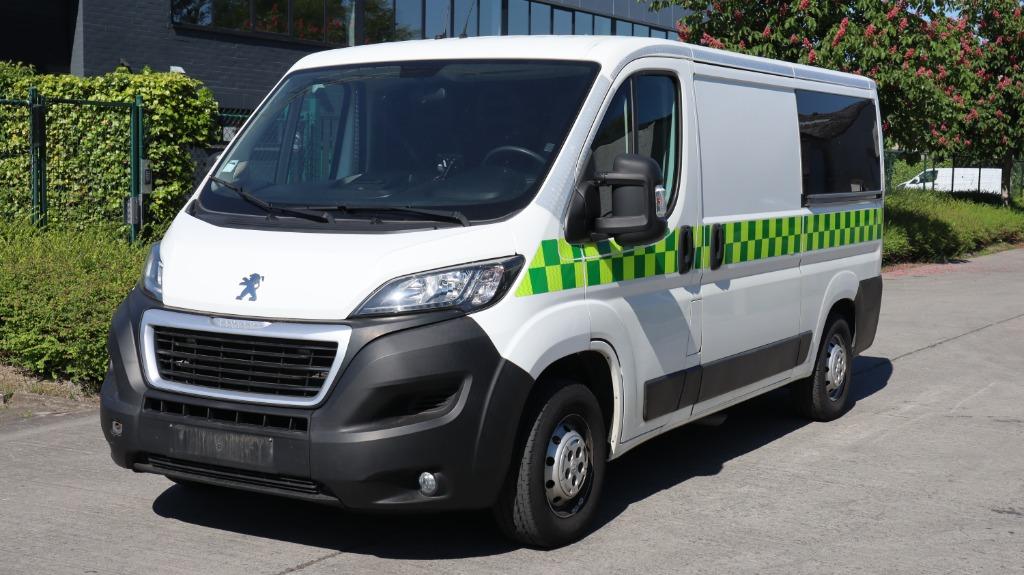 Ambulance Peugeot Boxer 2.0d, Autos, Camionnettes & Utilitaires, Entreprise, Achat, Adapté aux personnes handicapées, ABS, Caméra de recul