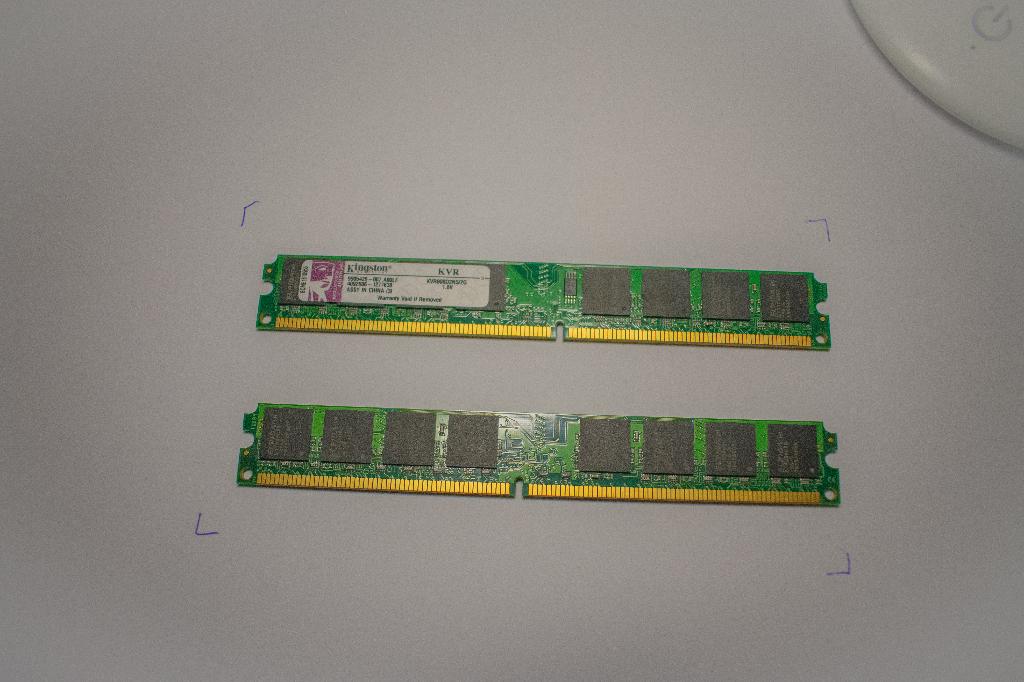 2x Kingston DDR2 2GB RAM, Computers en Software, RAM geheugen, Gebruikt, Ophalen of Verzenden, DDR2, Desktop