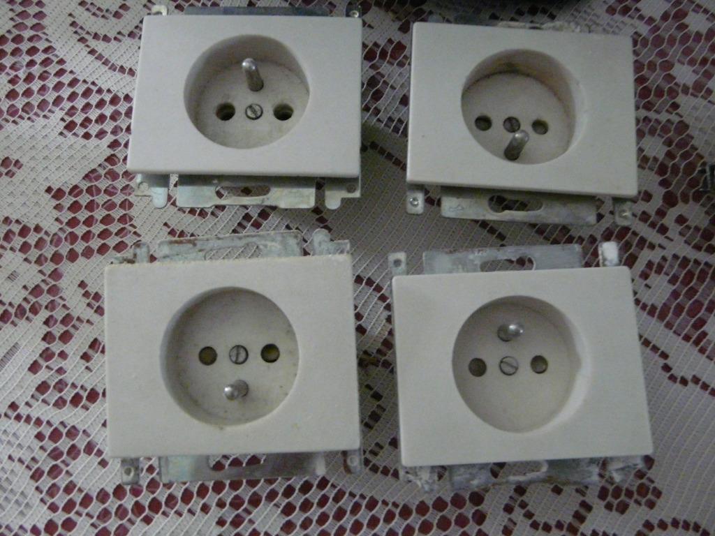 8 gerecupereerde stopcontacten NIKO PR20 e.a.: 3 € per stuk, Enlèvement, Utilisé, Interrupteur
