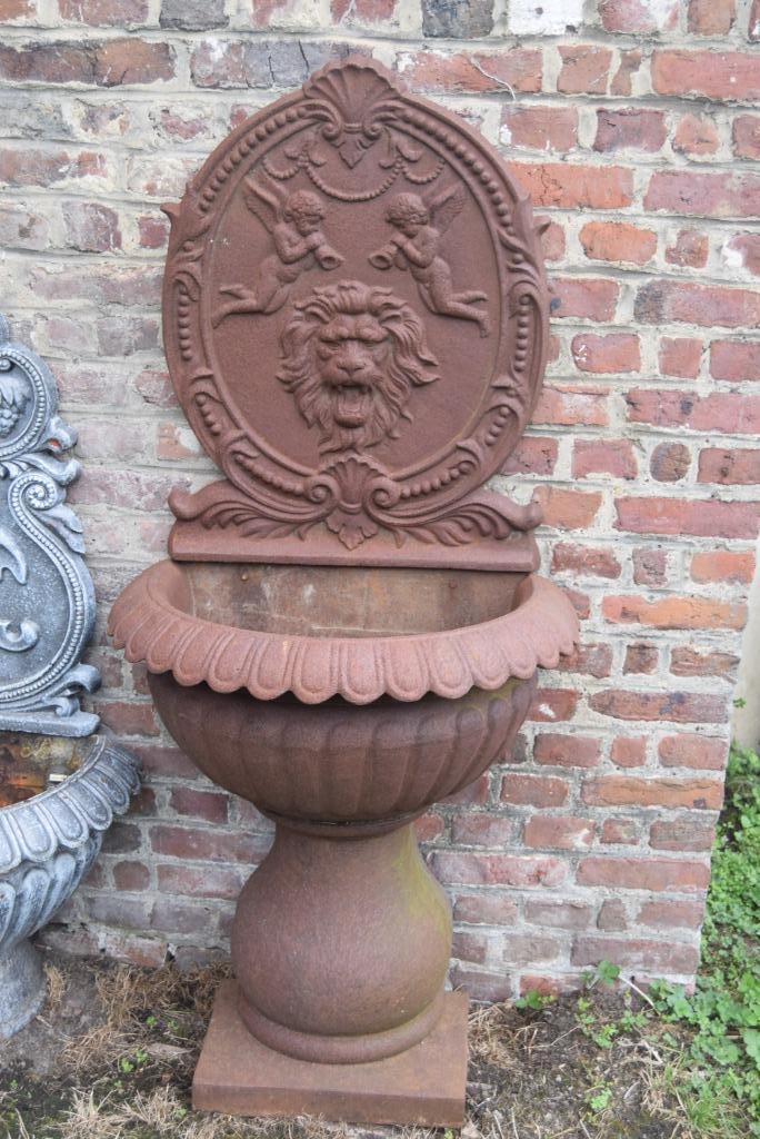 Gietijzeren muurfontein, Ophalen, Gebruikt, Gietijzer, Fontein