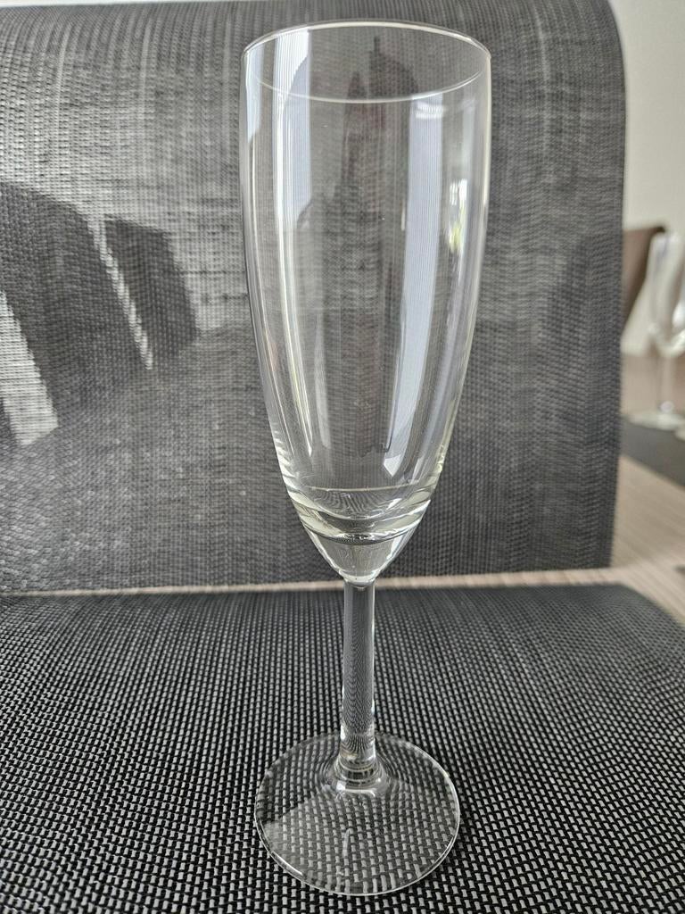 Champagneglazen, Ophalen, Zo goed als nieuw