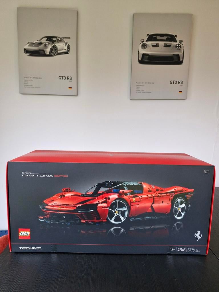 LEGO 42143 FERRARI DAYTONA SP3, Enfants & Bébés, Jouets | Duplo & Lego, Enlèvement, Lego