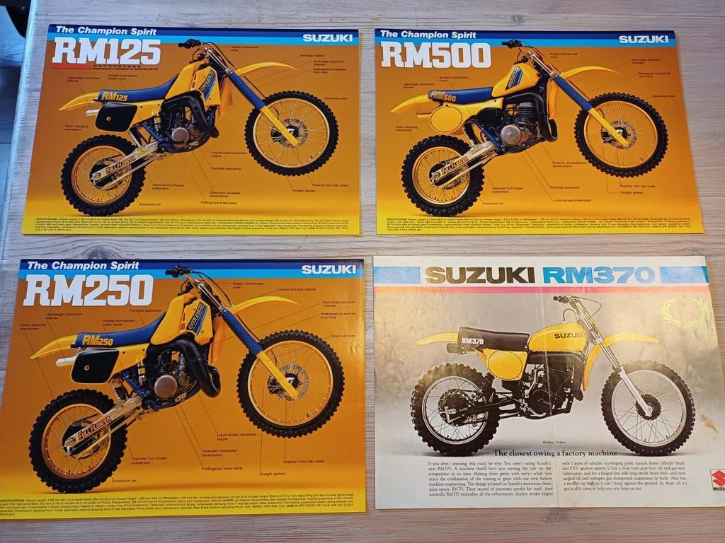 Suzuki oldtimer cross/ baan brochures, Enlèvement ou Envoi