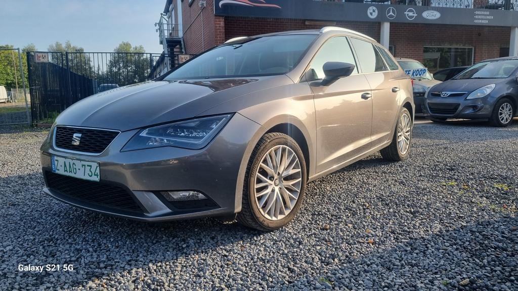 Seat leon 1.4 benziene bj 2014 met 190000 km, Auto's, Voorwielaandrijving, Euro 5, Zwart, 4 cilinders
