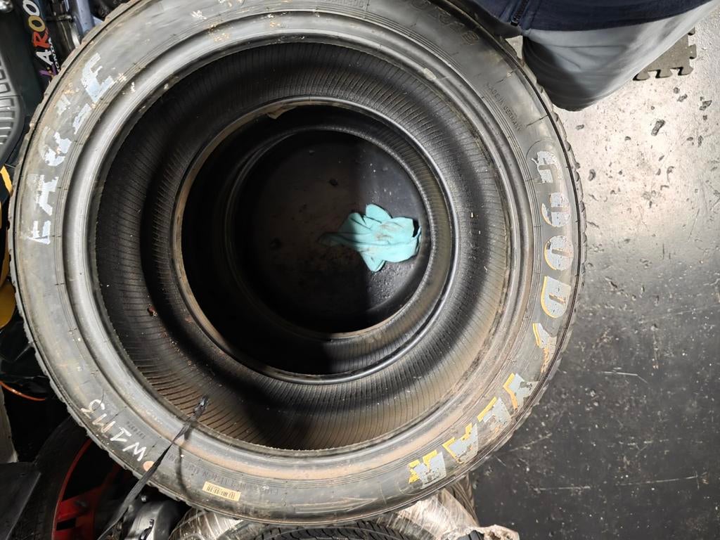 3 pneu good year 265 66 r18, Enlèvement