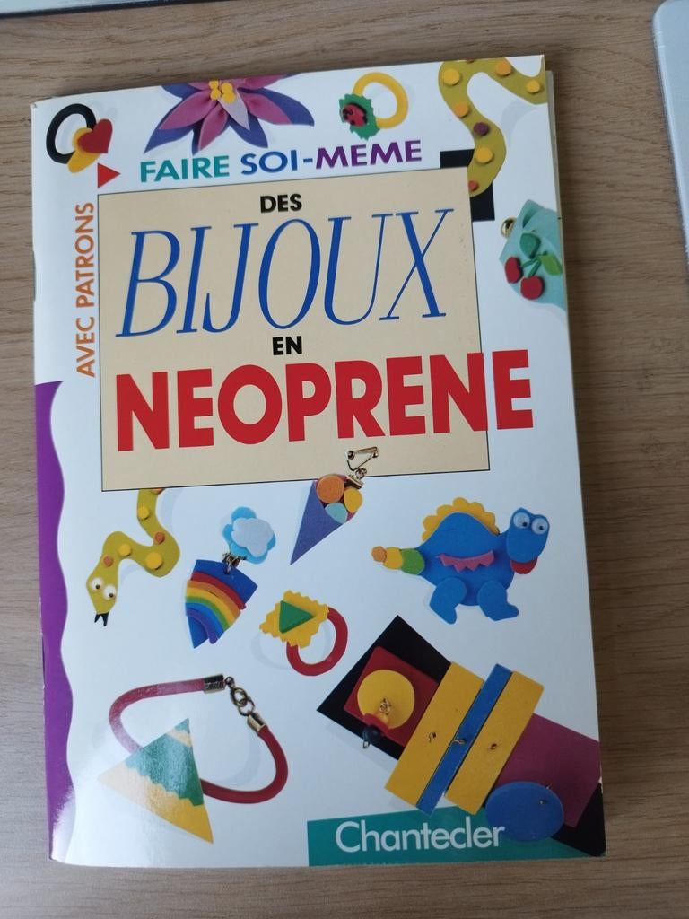 Faire soi-même des bijoux en néoprène (avec patrons), Livres, Loisirs & Temps libre, Enlèvement ou Envoi, Comme neuf, Fabrication de bijoux