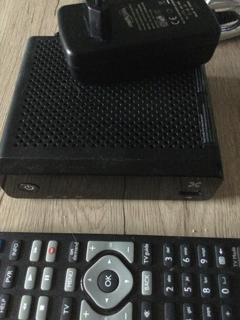 Décodeur Proximus V5 avec télécommande et câble, TV, Hi-fi & Vidéo, Décodeurs & Enregistreurs à disque dur, Utilisé, Décodeur