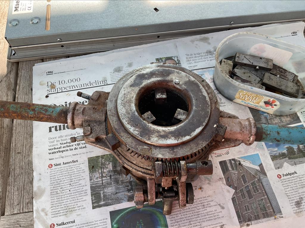 Draadsnijijzer en driepikkel, Ophalen, Gebruikt