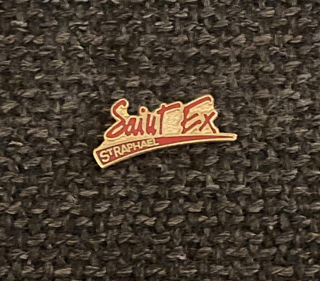 PIN - SAINT EX - SAINT RAPHAEL - FRANCE - FRANKRIJK, Collections, Envoi, Utilisé, Ville ou Campagne, Insigne ou Pin's