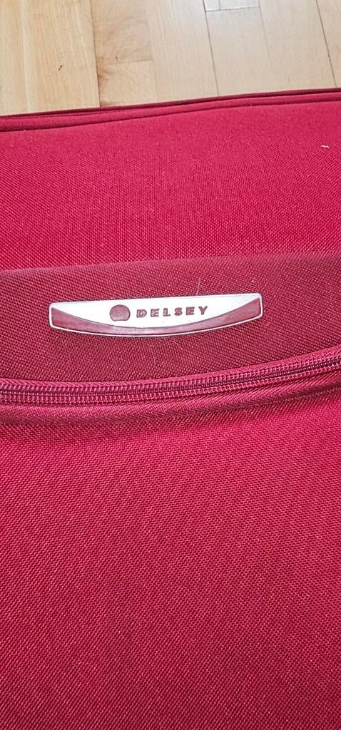 Étui de voyage Delsey Freestyle rouge, Enlèvement ou Envoi, Comme neuf, Roulettes