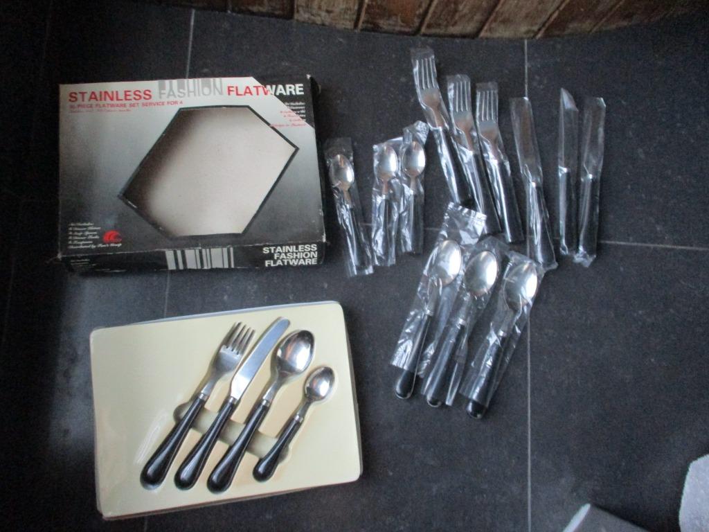 16 delig nieuw bestekset , stainless steel ,mes vork soeplep, Maison & Meubles, Cuisine | Couverts, Enlèvement, Neuf, Autres matériaux