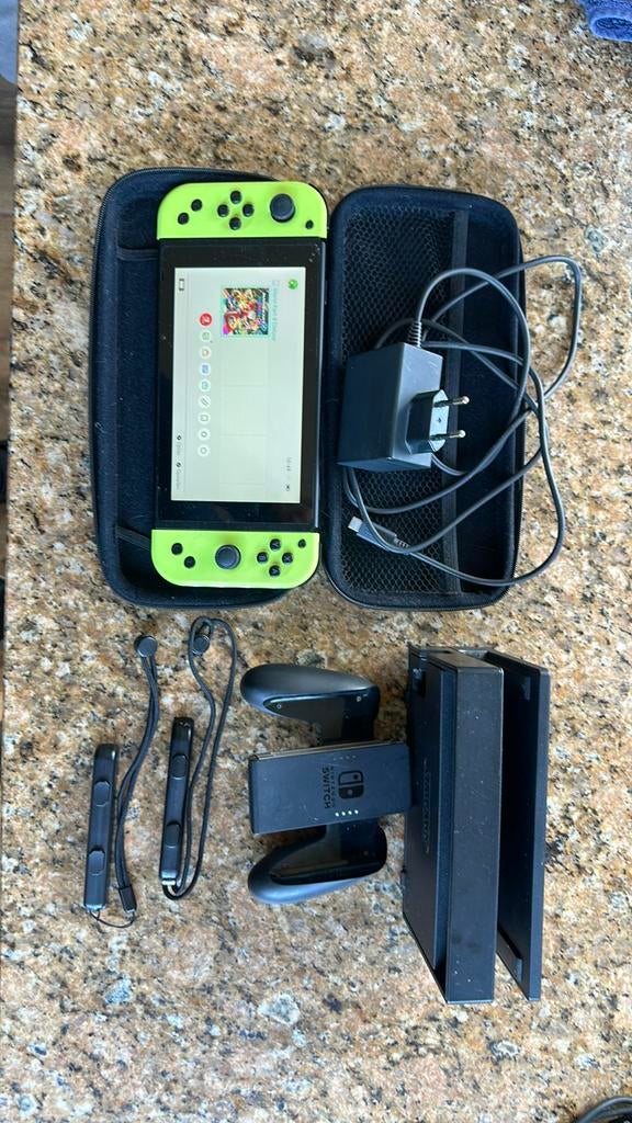 Nintendo switch console, Games en Spelcomputers, Ophalen, Met 2 controllers, Switch Original, Gebruikt