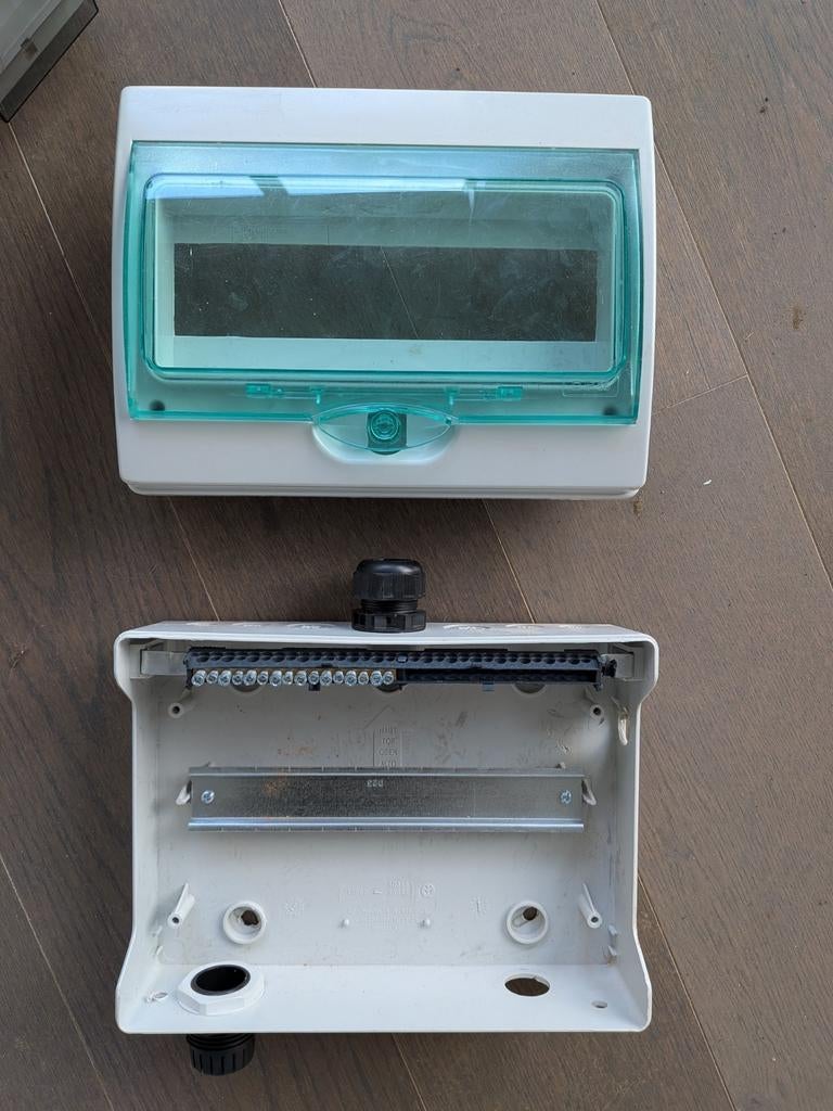 Schneider IP65 verdeelkast, Doe-het-zelf en Bouw, Ophalen