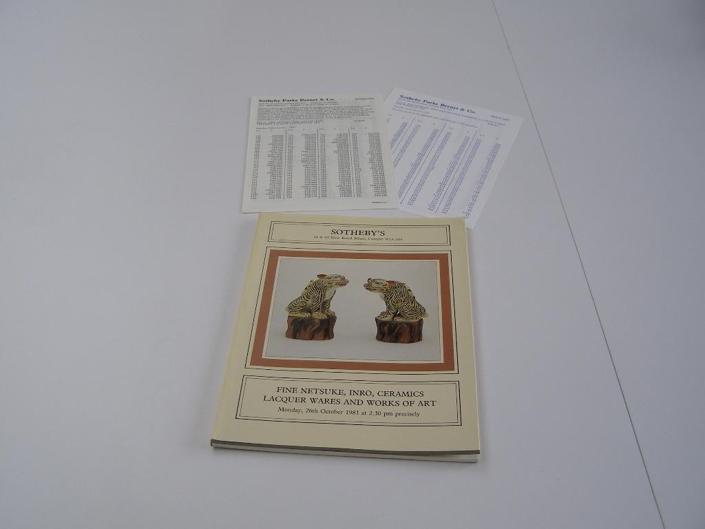 Sotheby's Fine Netsuke inro ceramic lacquer wares&works '81, Antiquités & Art, Enlèvement ou Envoi