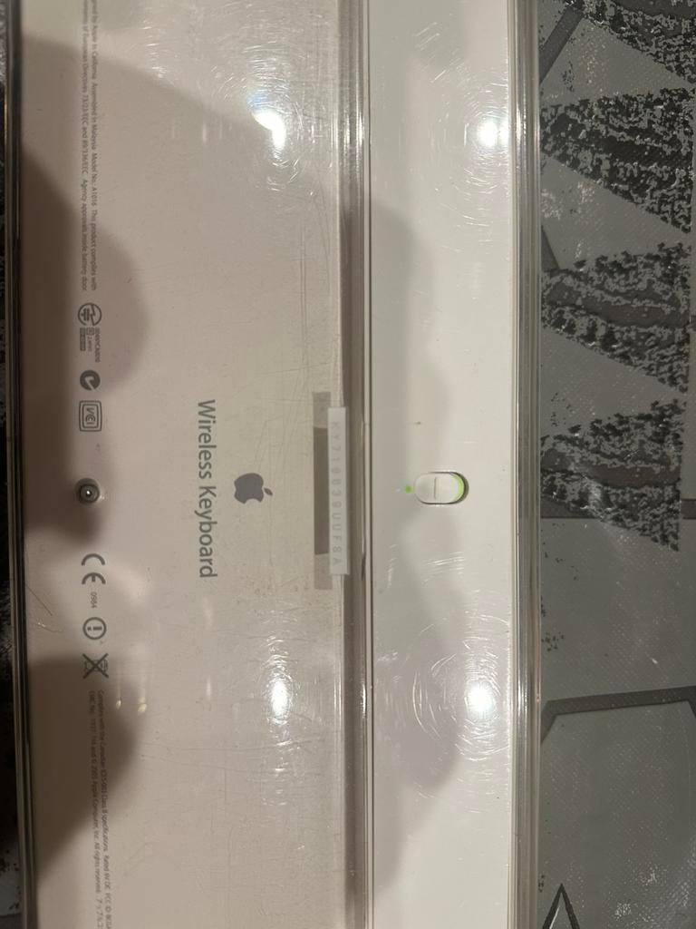 Apple toetsenbord in zeer goede staat, Computers en Software, Computerbehuizingen, Ophalen, Zo goed als nieuw